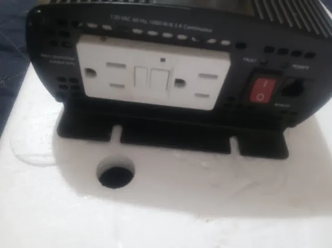 Vende-se Inversor de Tensão Xantrex XPower 1000W