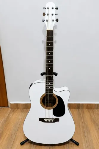 Violão Wolf branco