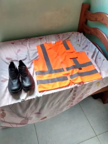 Bota de segurança com CA + colete refletivo 
