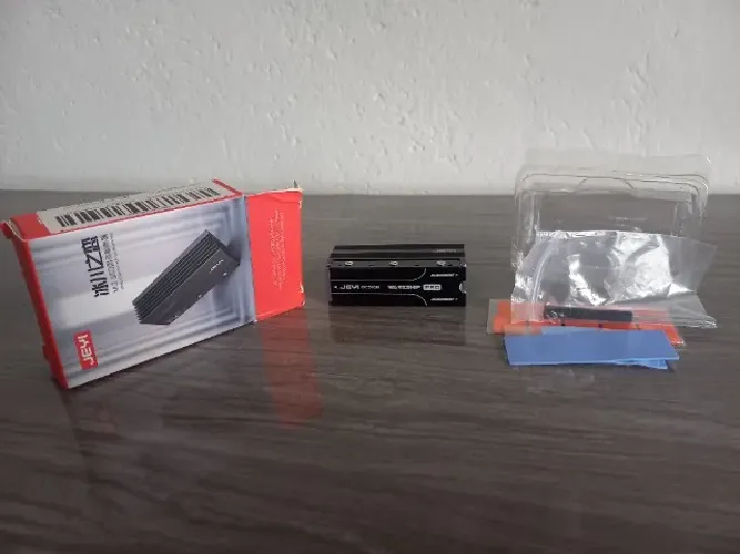 Dissipador para SSD NVMe M.2 JEYI em estado de novo
