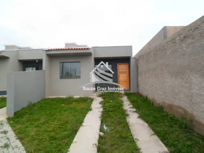 Casa em Condomínio com 03 Quartos (01 Suíte).