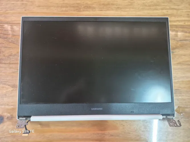 Tela para notebook samsung np550xcj branco