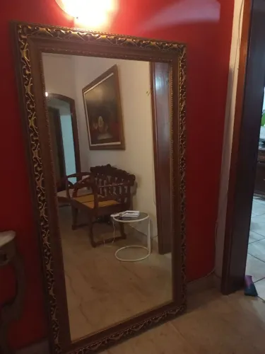 Espelho moderno em madeira