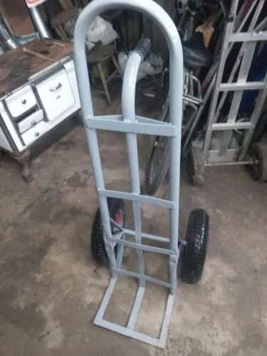 Carrinho de carga semi novo 2 rodas