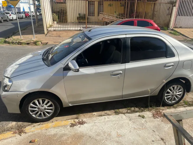 Toyota Etios XLS Sedan 1.5 Flex 16V 4P Mec. 2015