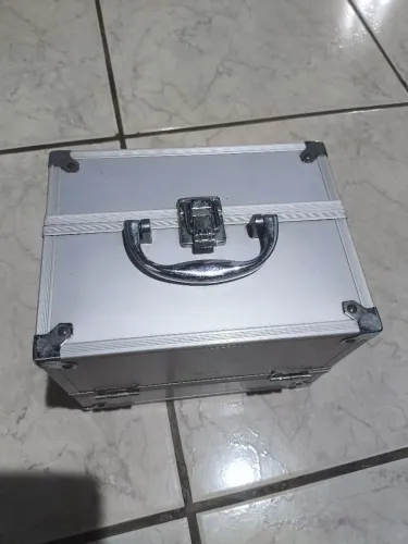 Maleta de maquiagem com espelho