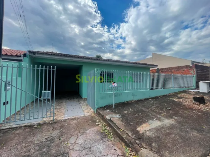 EXCELENTE CASA , 02 QUARTOS, AMPLO QUINTAL, JARDIM BATEL.