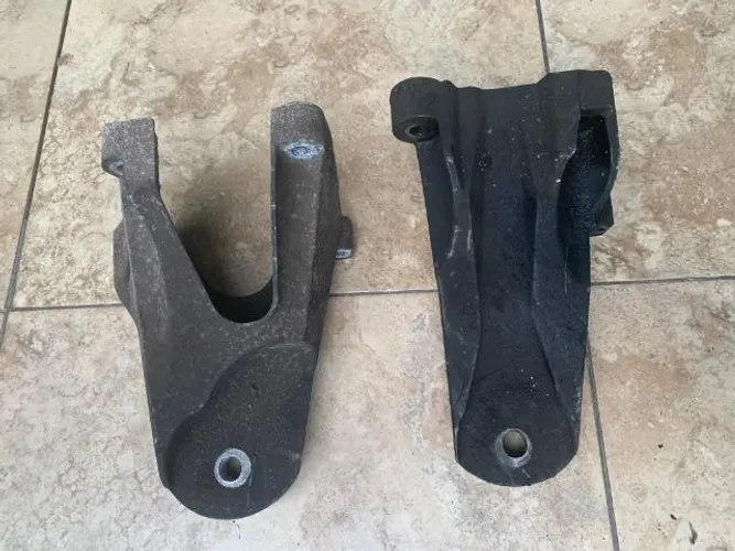 Suporte do motor ford transit original cada lado 150 reais