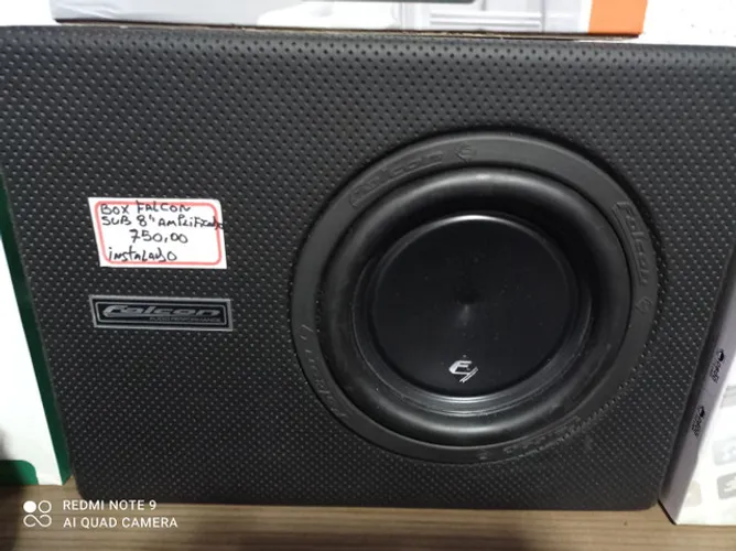 Caixa amplificada Falcon com Sub de 8" nova instalada no seu carro