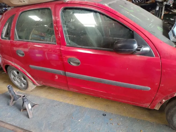 Sucata para retirada de peças corsa montana