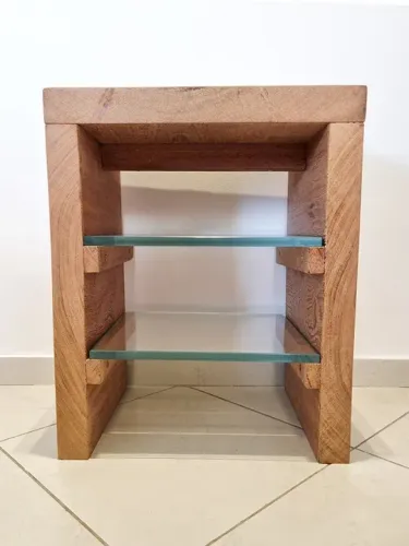 Mesa de cabeceira em madeira maciça - Angelim Pedra