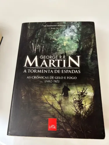 Tormenta de Espadas - as Cronicas de Gelo e Fogo - Livro 3