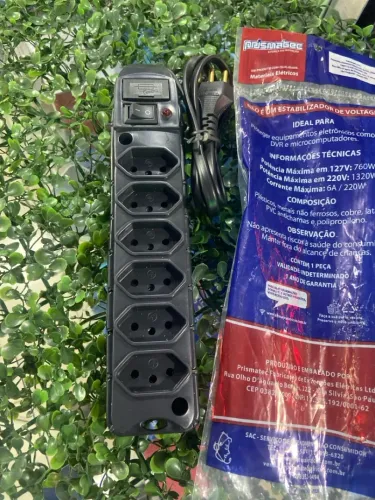 Filtro de linha Tomadas 6 Tomadas Bivolt - 127- 220V