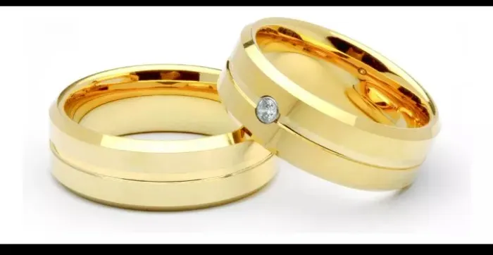 Par de Alianças de Alianças em Tungstênio com 6 camadas em ouro 18k 
