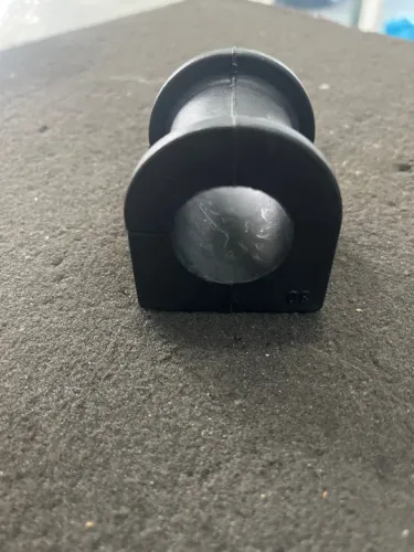 Bucha da barra estabilizadora Dianteira Hilux 05/19. Genuíno 