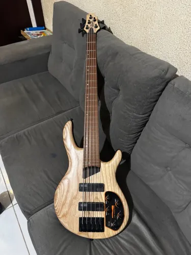 Baixo CORT b5 element modelo novo zero na caixa 