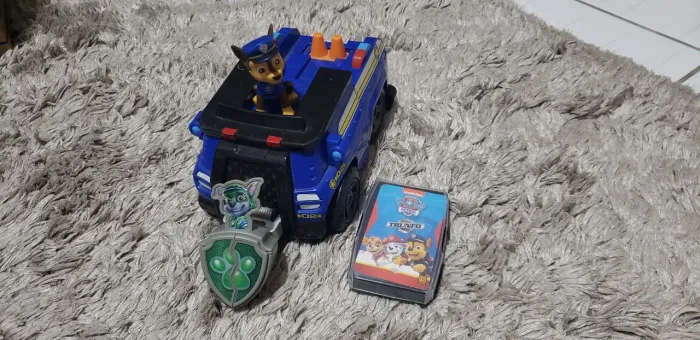 Kit patrulha canina, caminhão Chase, super trunfo e dispositivo que acende