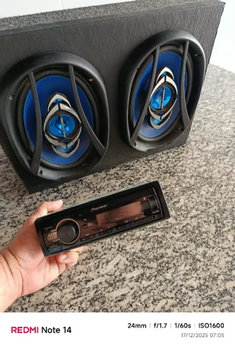 Pioneer e caixa com fones 6x9