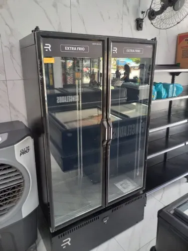 Geladeira/Expositora Refrigerada Duas Portas Extra Frio - Novo