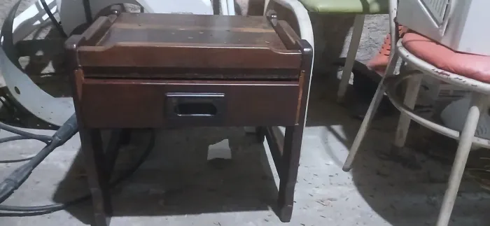 Mesinha de cabeceira vintage madeira maciça 