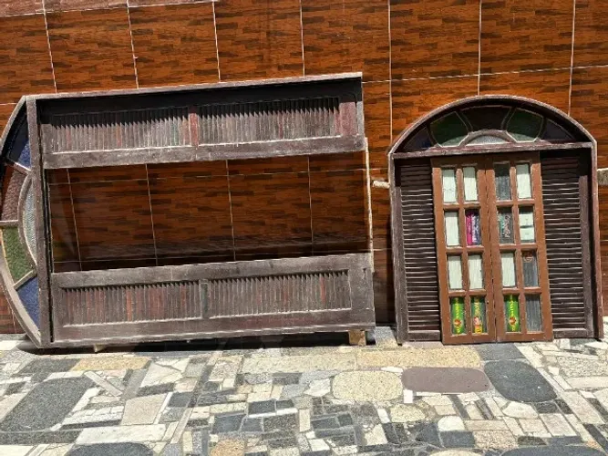 Porta + janela madeira maciça (Massaranduba)