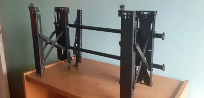 Suporte de Monitor de vídeo Wall CHIEF  Sanfonado 