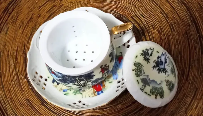 Chaleira individual porcelana Chinêsa com Filtro e Tampa toda pintada a mão!!!