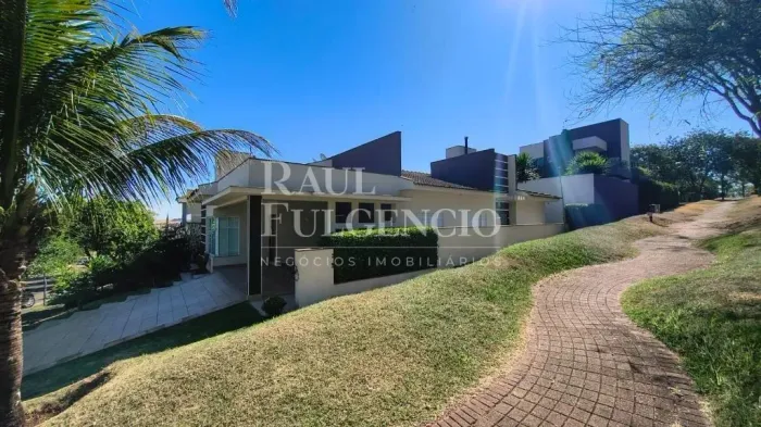 Casa em Condomínio para Locação com 3 quartos e 200 m²