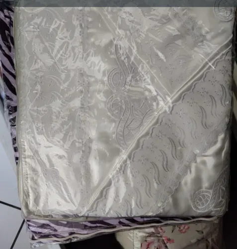 Jogo de cama Branco Bordado Elegante