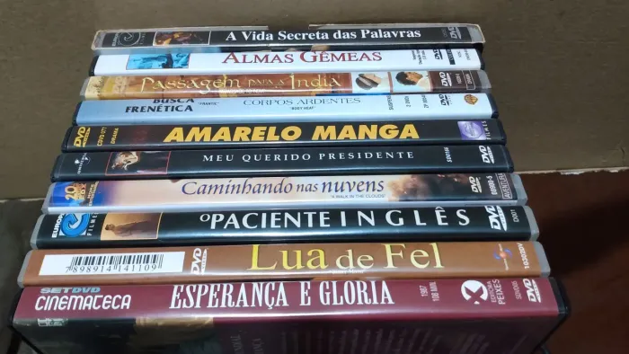 Vários filmes dvds em bom estado 10 reais cada.