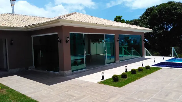 Fechamento de área em vidro temperado sob medida  a partir de $620.00 o m²