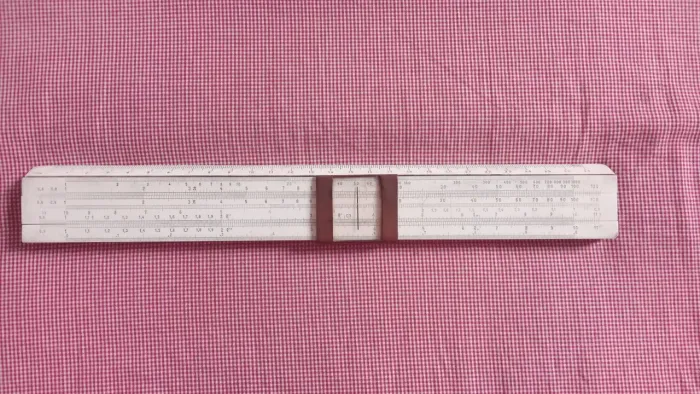 Régua de cálculo antiga