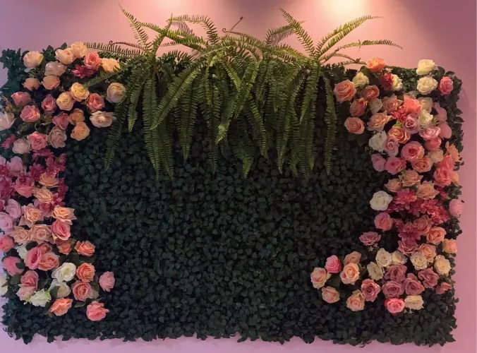 Painel Verde com Flores para Decoração