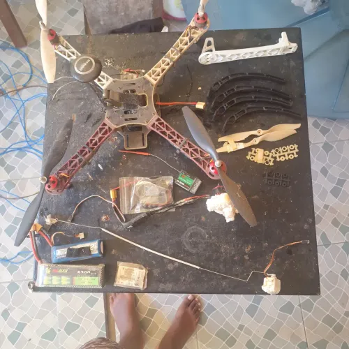 Drone f 850 com gps e telemetria controle flusky fs_i6 e mais pecas de aeromodelo