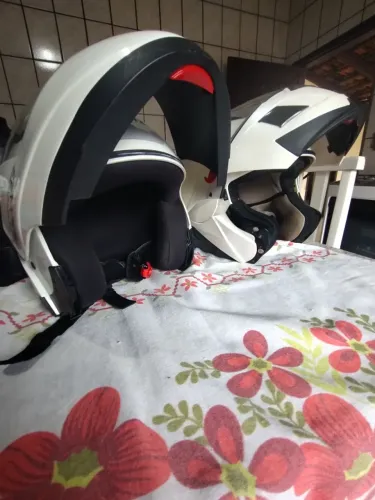 Par capacetes (tamanhos 56 e 58)