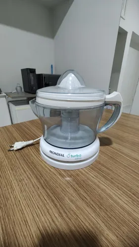Extrator de Suco Mondial Turbo Citrus modelo E-01 127 volts em excelente estado