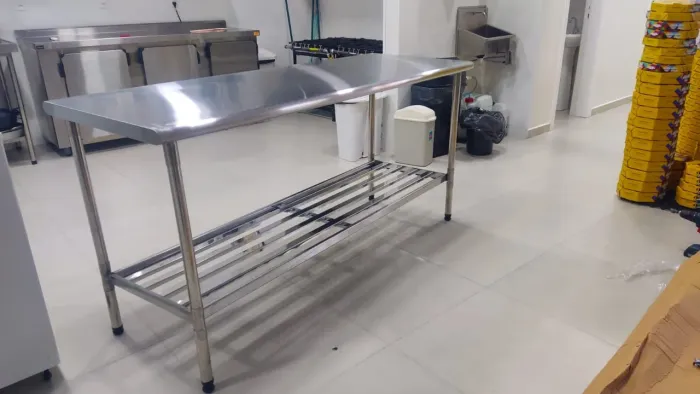 Mesa de Aço Inox 1,90m x 0,70m Para cozinha industrial Nova