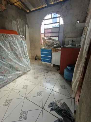 //Casa em Petrópolis com 2 Qrts e quintal 