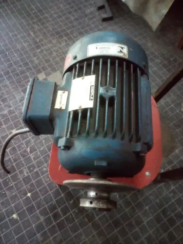 Motor Elétrico de indução 5 CV - Usado