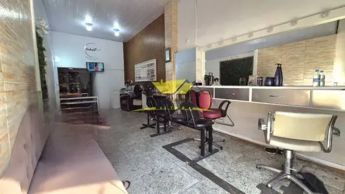 EXCELENTE LOJA EM OLARIA !