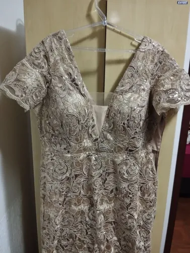 Vestido Dourado Bordado Elegante