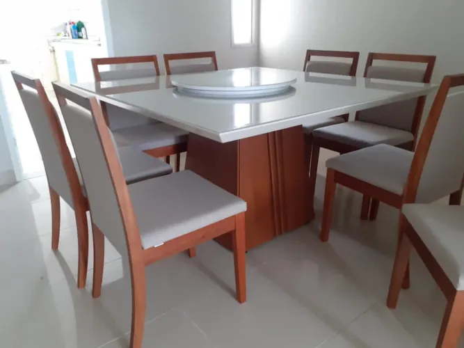Mesa de Jantar Quadrada com Giro Central e 8 Cadeiras