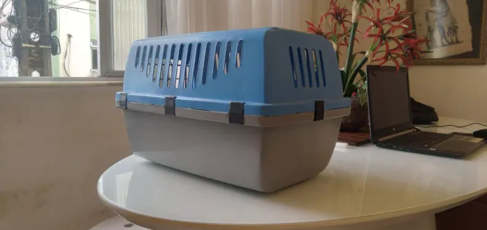 Caixa de transporte de pets.