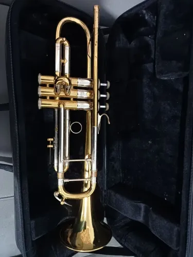 TROMPETE BACH STRADIVARIUS 37 CORPORATION 