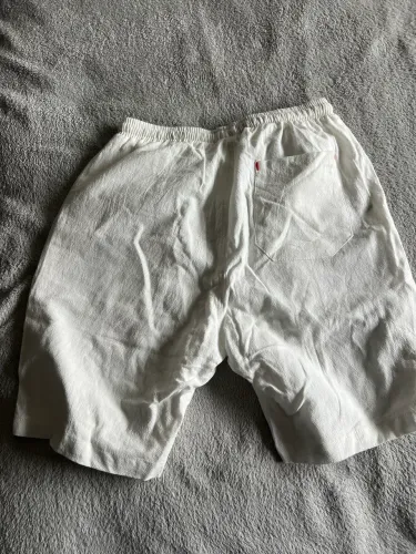 Bermuda branca nova (forma pequena)