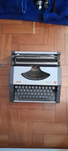 Máquina de escrever Olivetti Tropical, raridade,