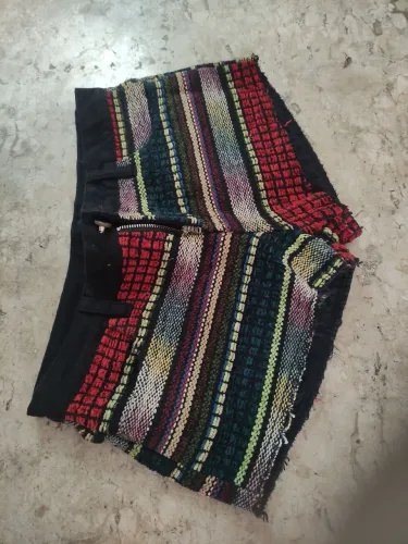 FARM SHORTS TAM 38 ( VESTE ATE 42)130,00<br>CINTURA 42CM