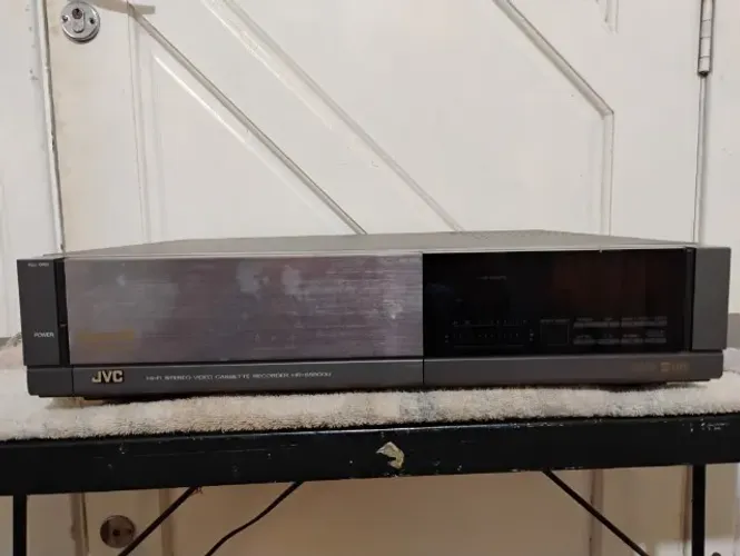 Vídeo Cassete JVC (SUPER VHS)  RARIDADE (NESECITA,REPAROS) ACOMPANHA MANUAL E CONTROLE REM