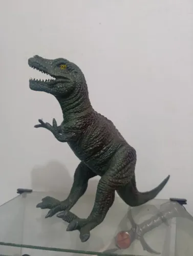 Brinquedo dinossauro