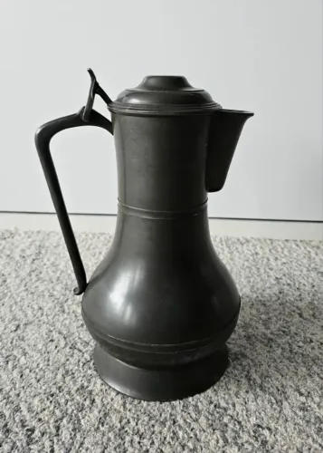 Jarra antiga de Estanho